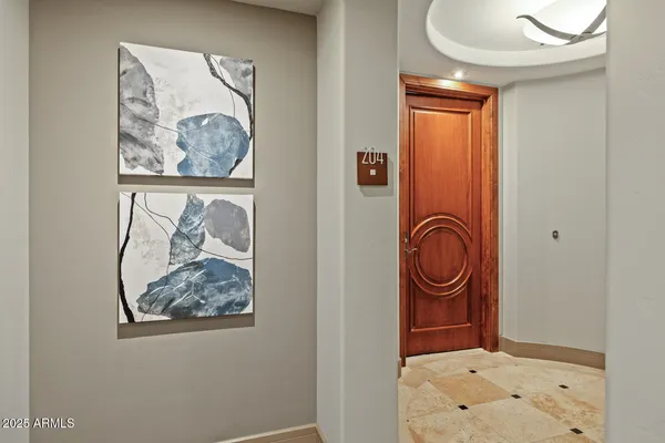 $1,195,000 | 2402 East Esplanade Lane, Unit 204, Phoenix, AZ 85016