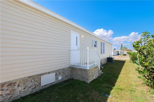 $282,500 | 929 Thrush Circle, Barefoot Bay, FL 32976