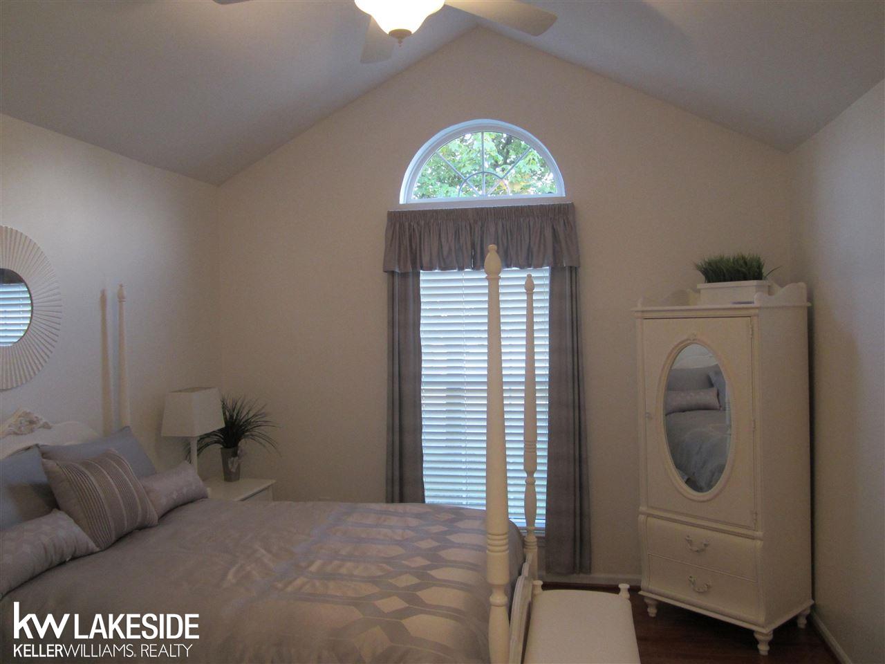 944 Churchill Circle Rochester, MI 48307 - Photo 10 of 31 31330997-9.JPG