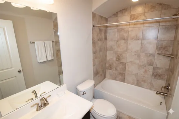 $2,700 | 11927 Cittanova Drive, Richmond, TX 77406