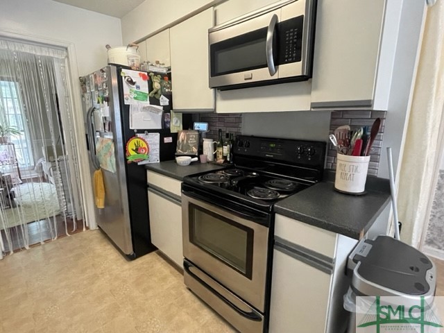 21 Quail Road Richmond Hill, GA 31324 - Photo 6 of 20 Stainless appliances in the fully equipped kitchen