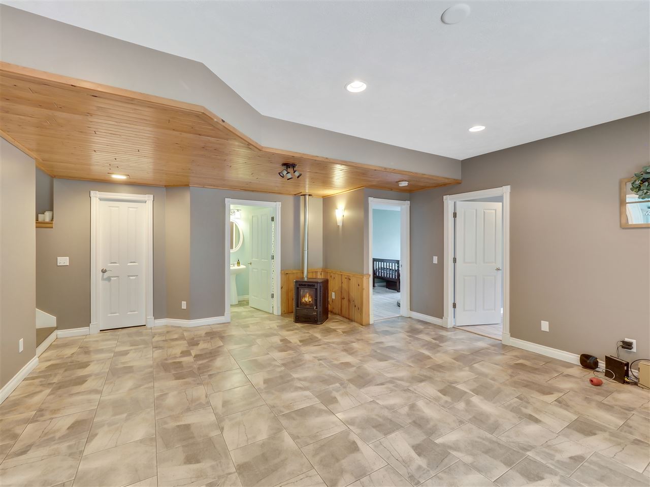 5332 Hanna Road Williamsburg, MI 49690 - Photo 16 of 26 1877554-15.JPG
