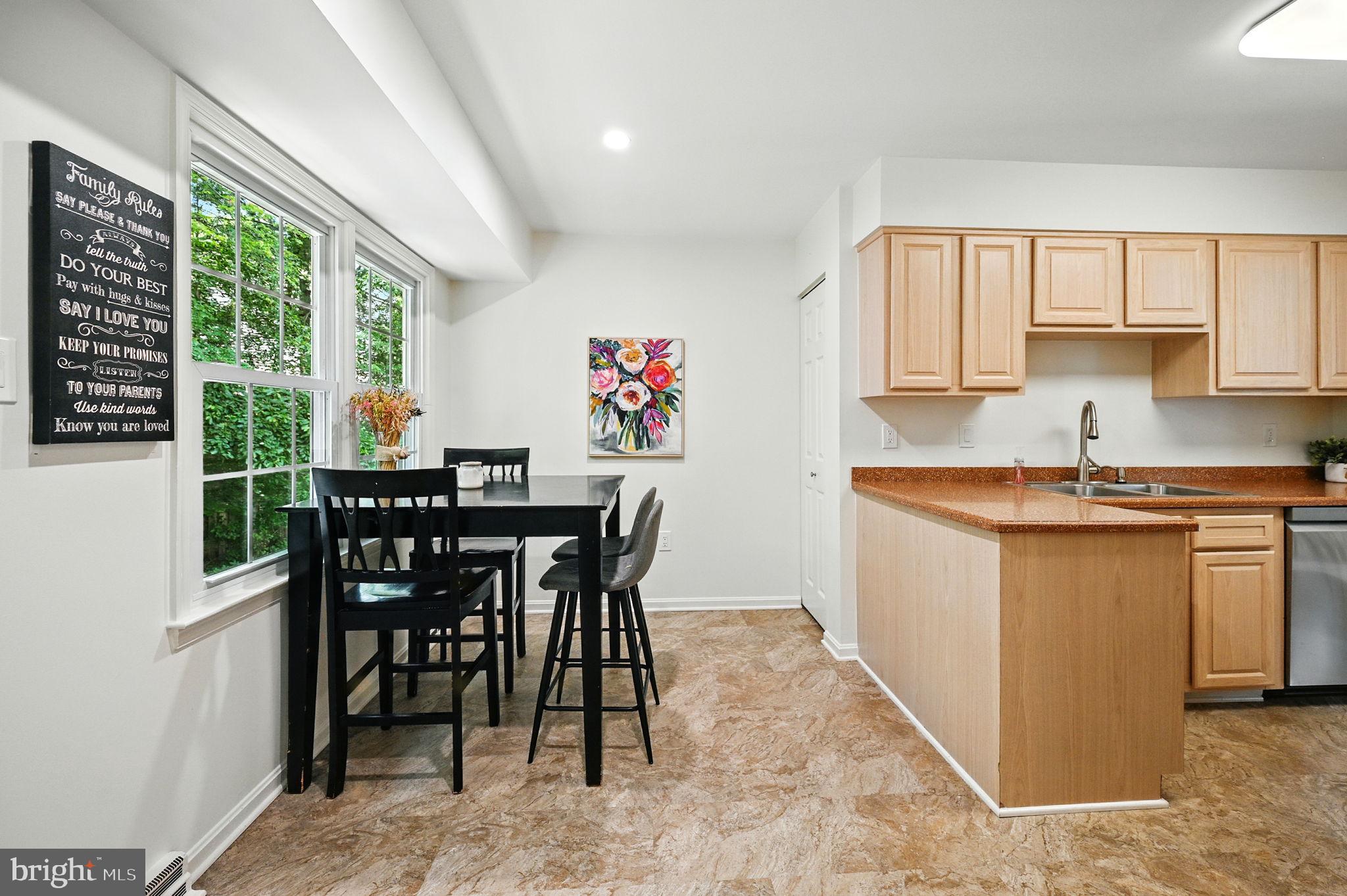 8923 Renshaw Court Springfield, VA 22153 - Photo 19 of 38 a dining room with furniture and window