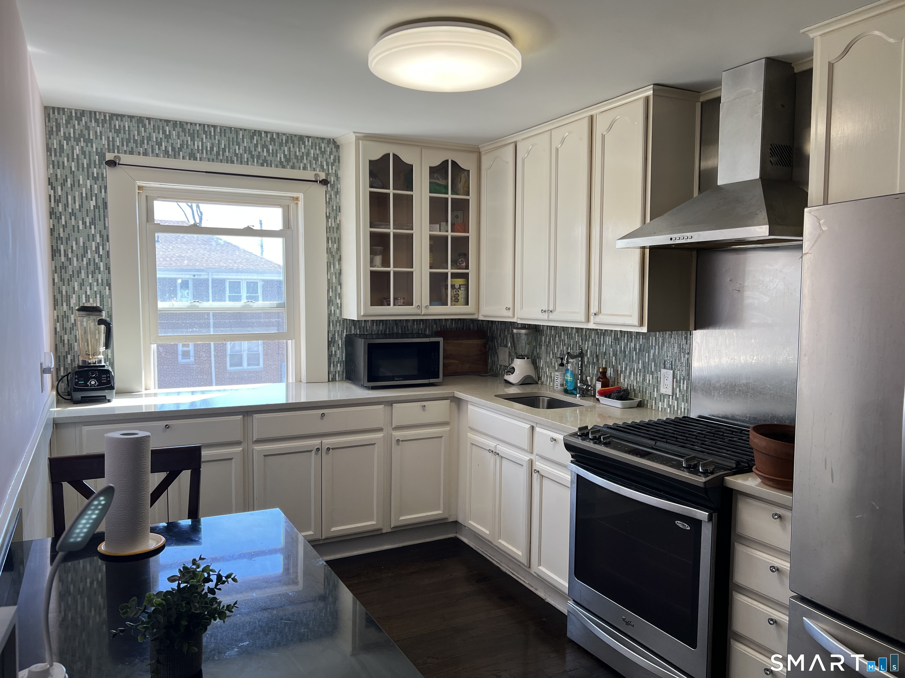 37 Canaan Court, Unit 22 Stratford, CT 06614 - Photo 14 of 16 a kitchen that has a sink and a stove in it
