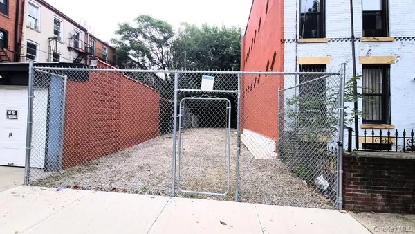 $389,900 | 9 Marconi Place | Bedford-Stuyvesant