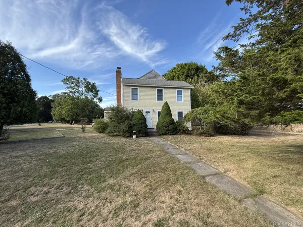a view of backyard of house and trees