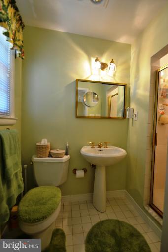 1612 Templeton Road Towson, MD 21204 - Photo 7 of 27 Bath (Master)