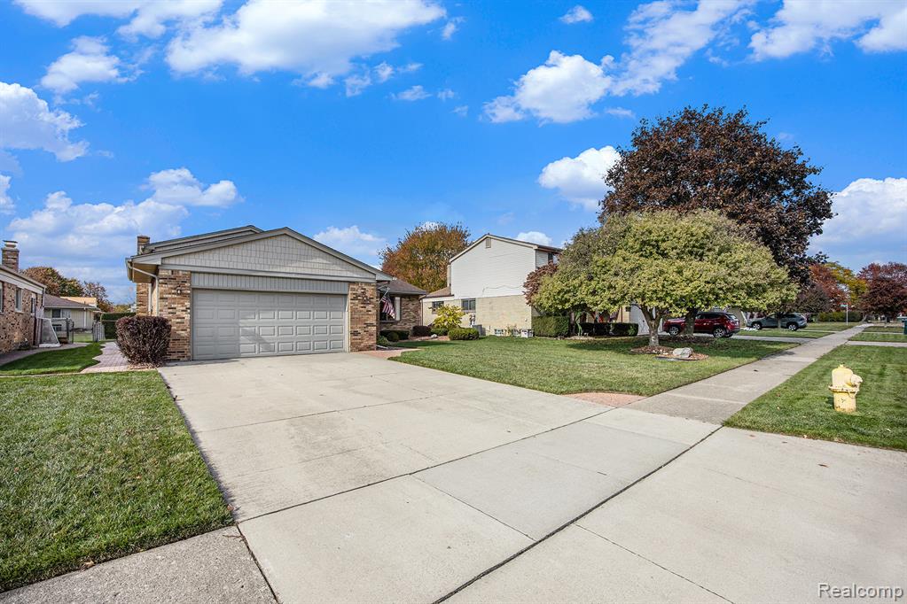 47751 Chrys Road Macomb, MI 48044 - Photo 4 of 33