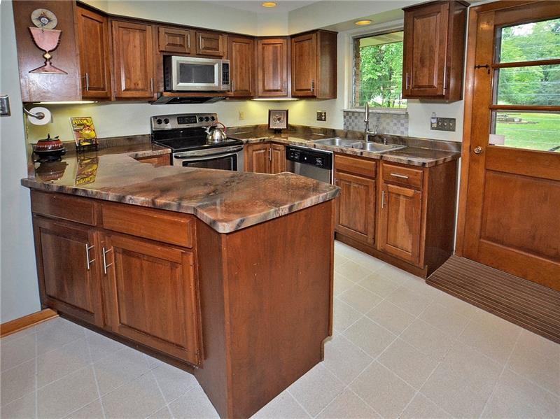 3591 School Road Murrysville, PA 15668 - Photo 3 of 25 Gallery Image 3