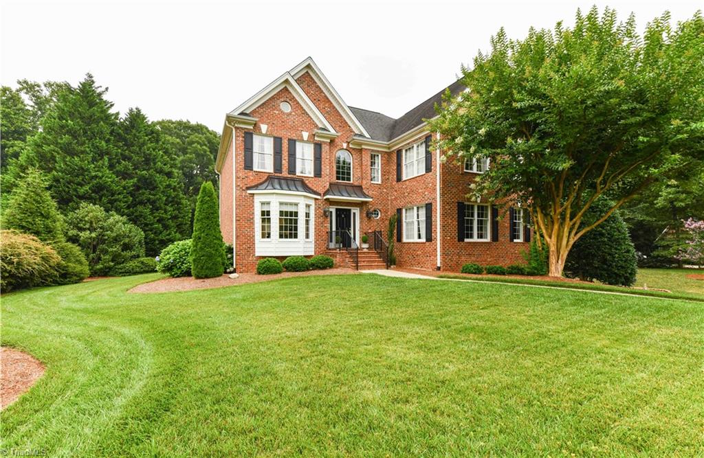 Custom brick home in highly desirable Huntingdon Downs