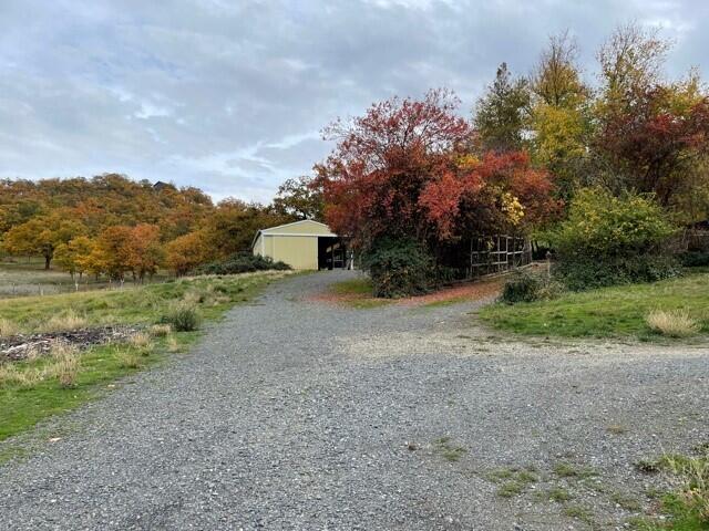 1021 Vawter Road Medford, OR 97501 - Photo 2 of 11 drive, shop