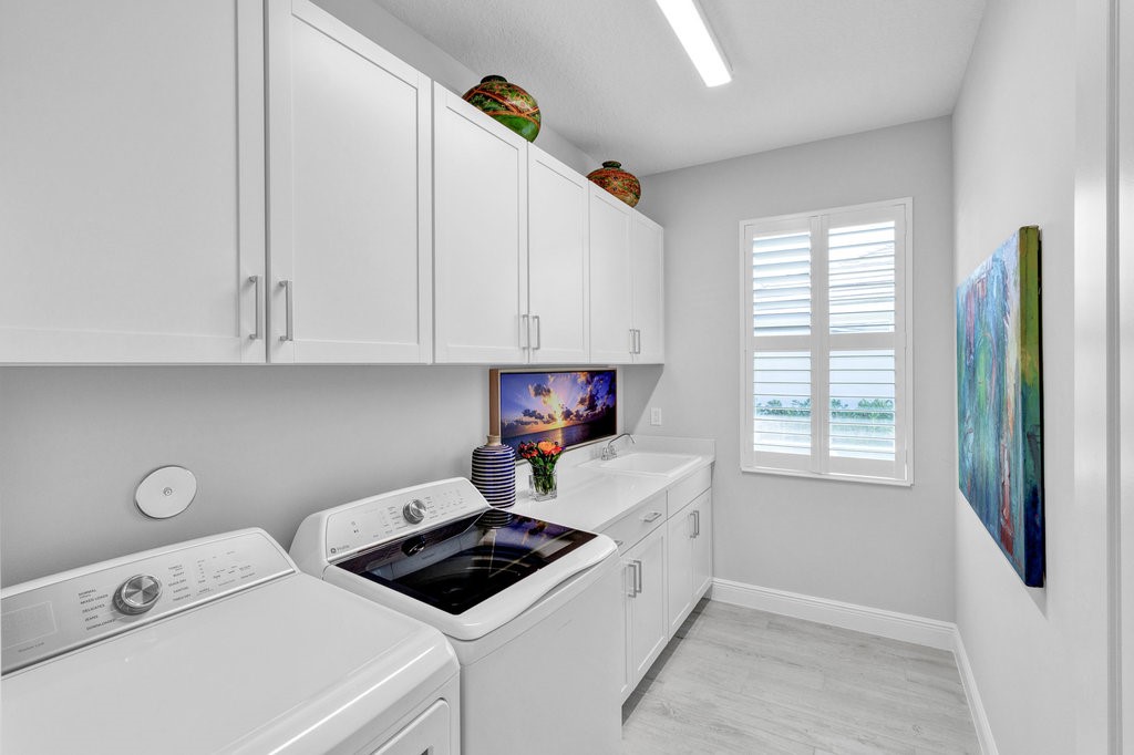 5594 Bent Pine Square Vero Beach, FL 32967 - Photo 28 of 35 a view of kitchen and window