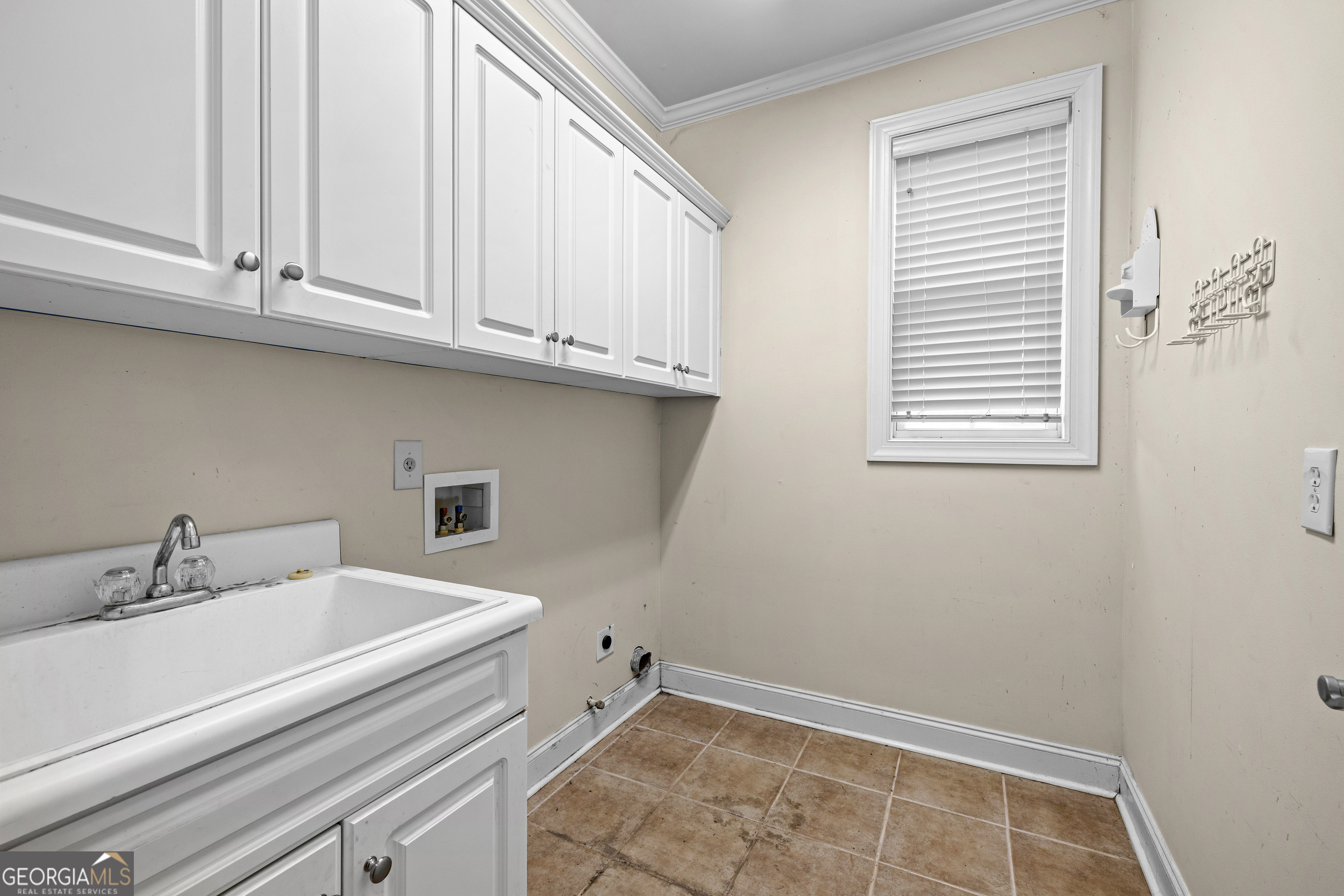 120 Shankhill Ridge Tyrone, GA 30290 - Photo 30 of 54 a bathroom with a sink and cabinets