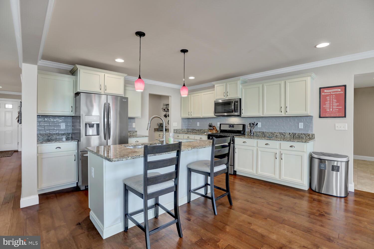 25 Jennifer Road York, PA 17404 - Photo 1 of 32 Kitchen with Upgraded Granite Counters