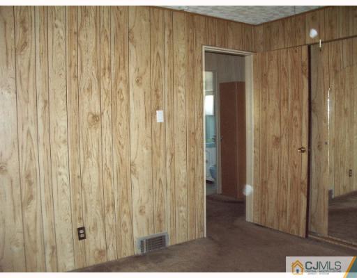 21 Wilcox Road New Brunswick, NJ 08901 - Photo 5 of 10 a view of a elevator