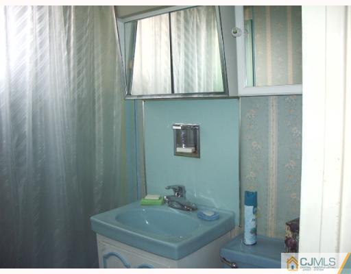 21 Wilcox Road New Brunswick, NJ 08901 - Photo 7 of 10 a bathroom with a sink and a mirror