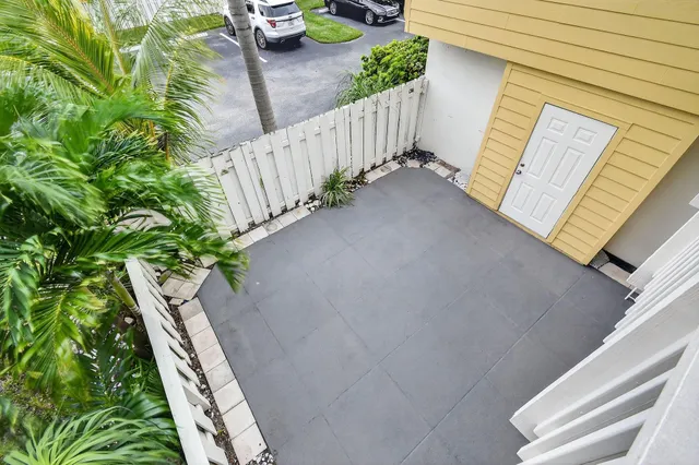 $550,000 | 170 Seabreeze Circle, Jupiter, FL 33477