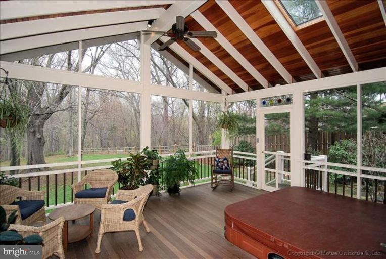 13133 Brandon Way Road Gaithersburg, MD 20878 - Photo 3 of 9 Screened-in Porch