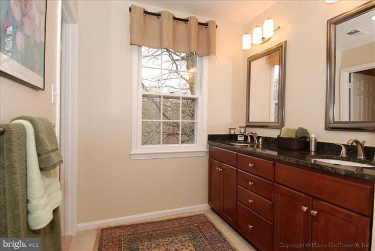 13133 Brandon Way Road Gaithersburg, MD 20878 - Photo 5 of 9 Bath #1