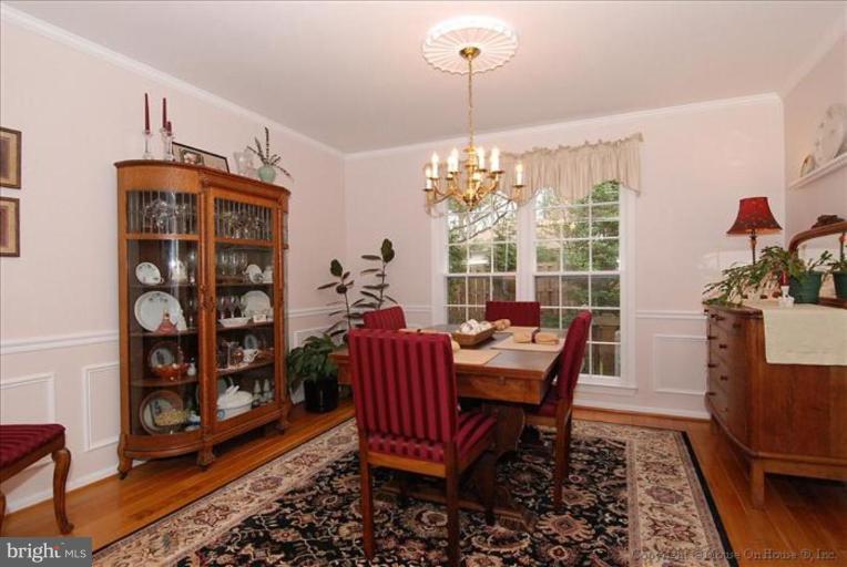 13133 Brandon Way Road Gaithersburg, MD 20878 - Photo 8 of 9 Dining Room