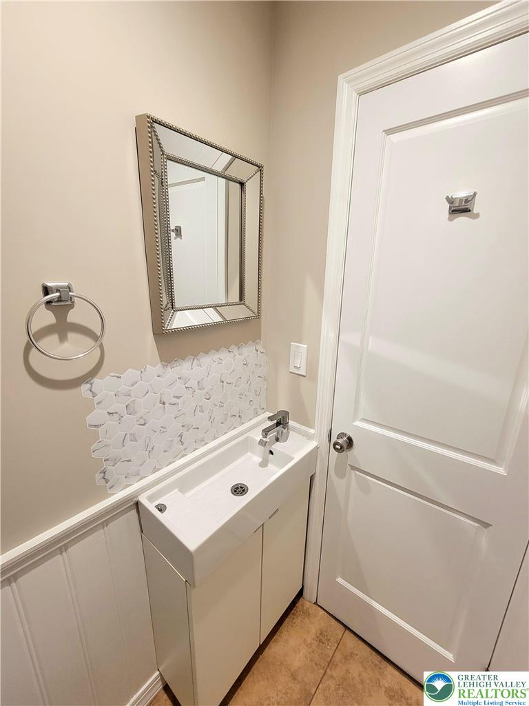 867 Underwood Road West East Stroudsburg, PA 18302 - Photo 13 of 28 a bathroom with a sink a toilet and shower