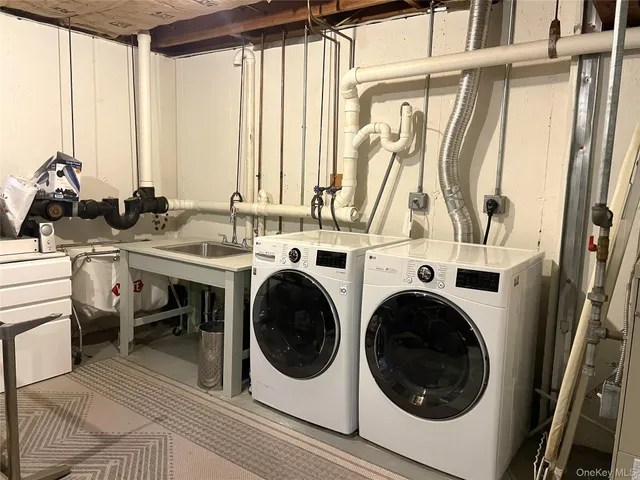 a view of a kitchen with washer and dryer