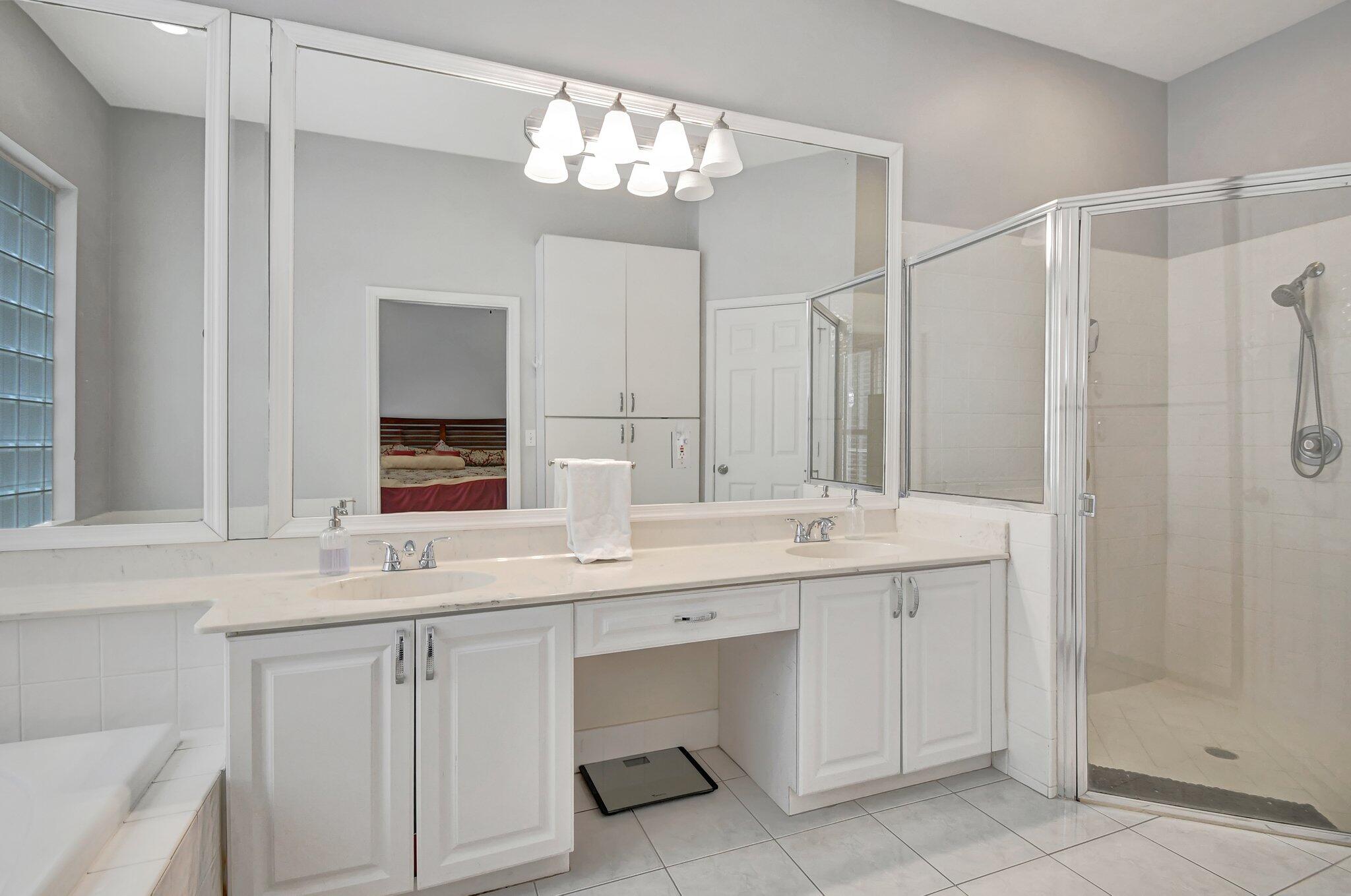 10929 Old Bridgeport Lane Boca Raton, FL 33498 - Photo 17 of 43 Prim Bath shoiwng full vanity shower dua