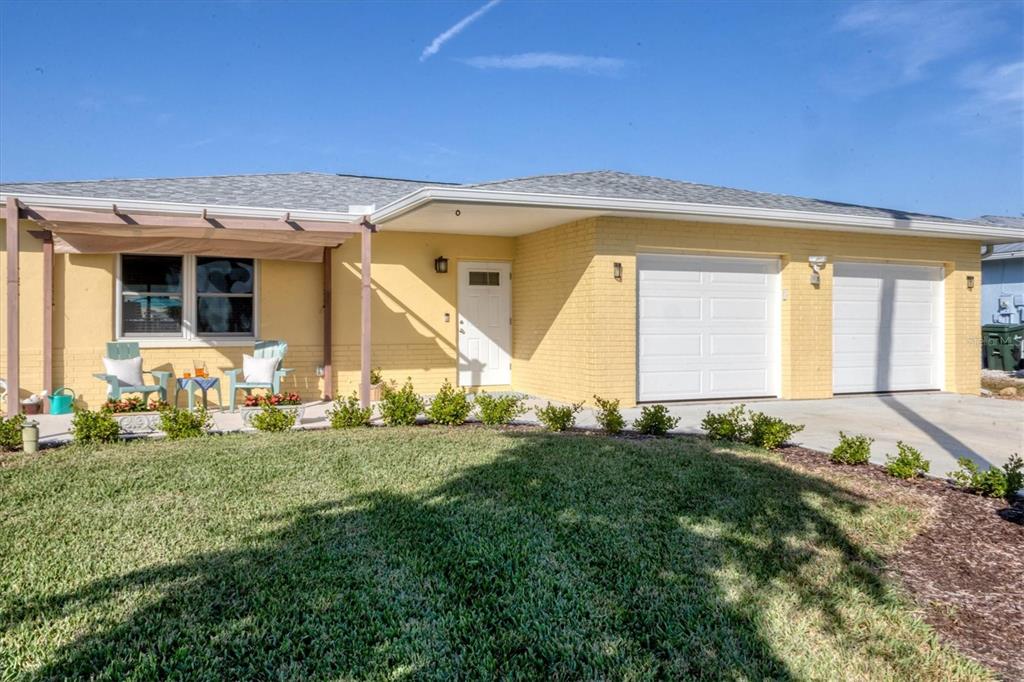 840 Park Road Englewood, FL 34223 - Photo 9 of 76 a front view of a house with garden