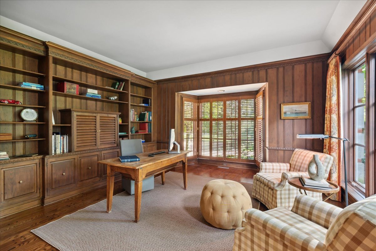 999 Hill Road Winnetka, IL 60093 - Photo 11 of 52 a living room with furniture and a window
