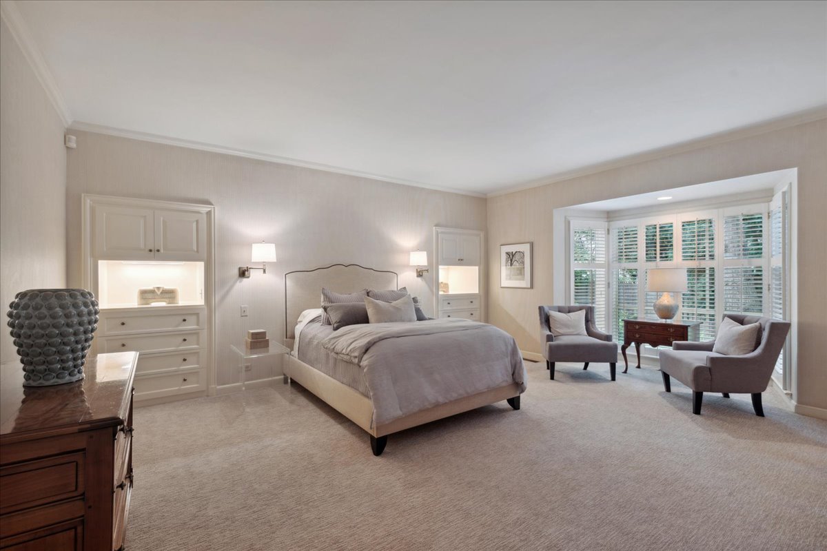 999 Hill Road Winnetka, IL 60093 - Photo 25 of 52 a spacious bedroom with a bed and a couch