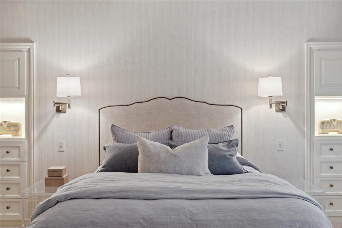 999 Hill Road Winnetka, IL 60093 - Photo 26 of 52 a bedroom with a bed and window