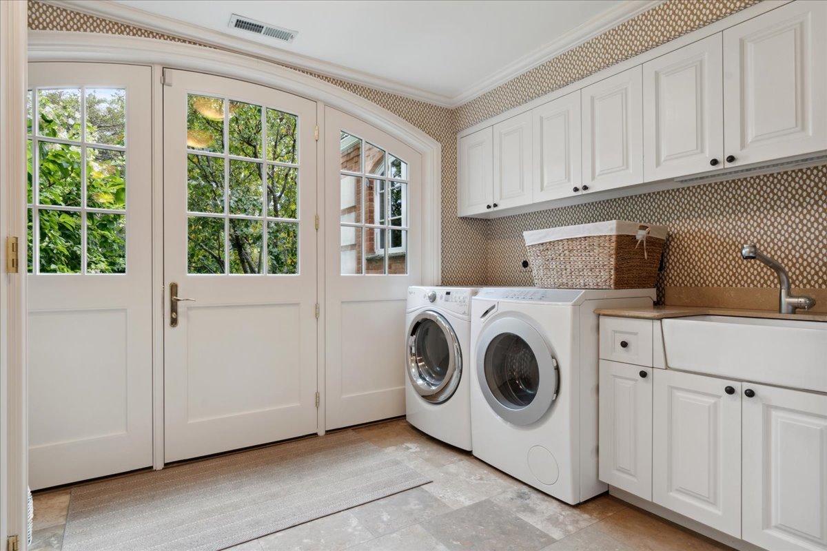 999 Hill Road Winnetka, IL 60093 - Photo 30 of 52 a utility room with dryer and washer
