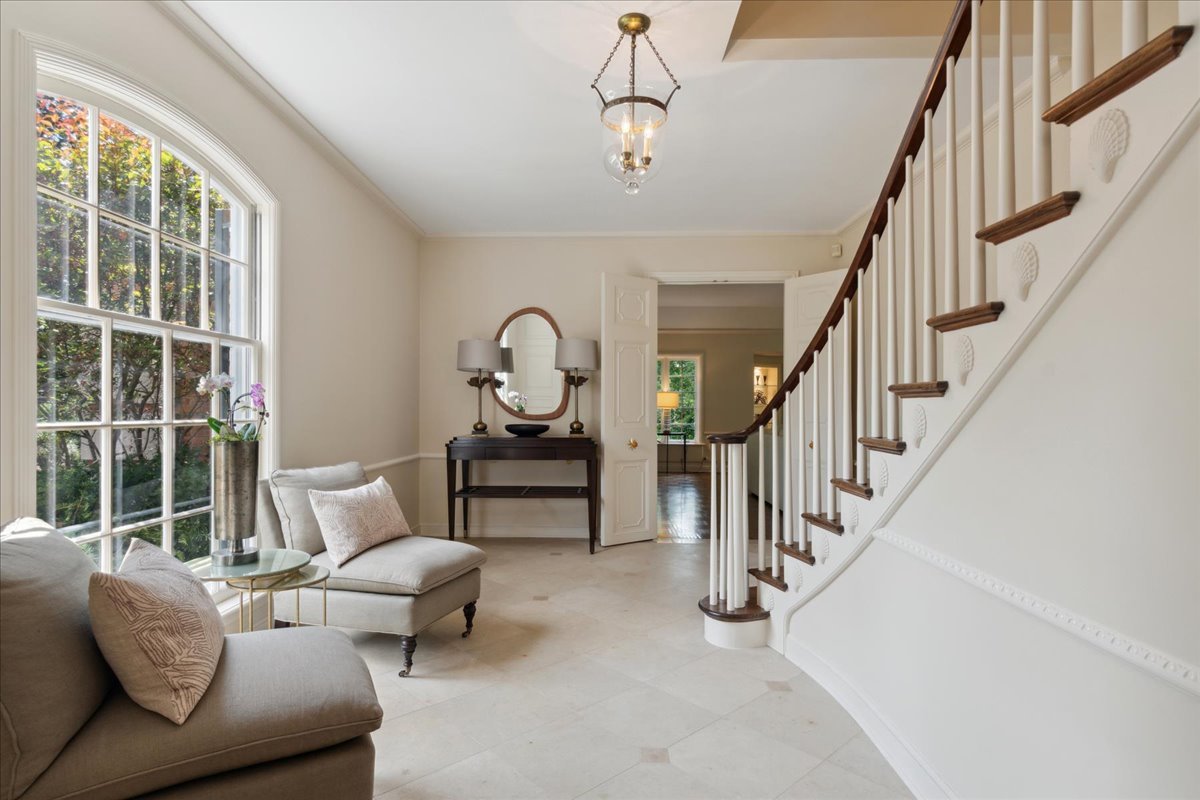 999 Hill Road Winnetka, IL 60093 - Photo 4 of 52 a living room with furniture and a window