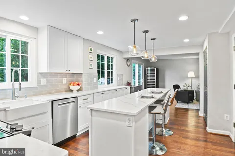 $1,250,000 | 933 War Admiral Street, Great Falls, VA 22066