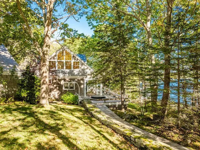 $2,395,000 | 394 Hathorne Point Road, Cushing, ME 04563
