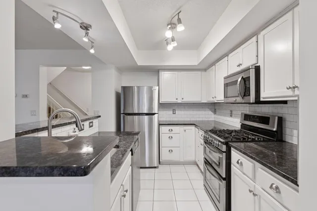 $269,950 | 15625 24th Avenue North, Unit E, Plymouth, MN 55447