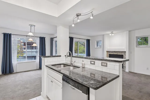 $269,950 | 15625 24th Avenue North, Unit E, Plymouth, MN 55447