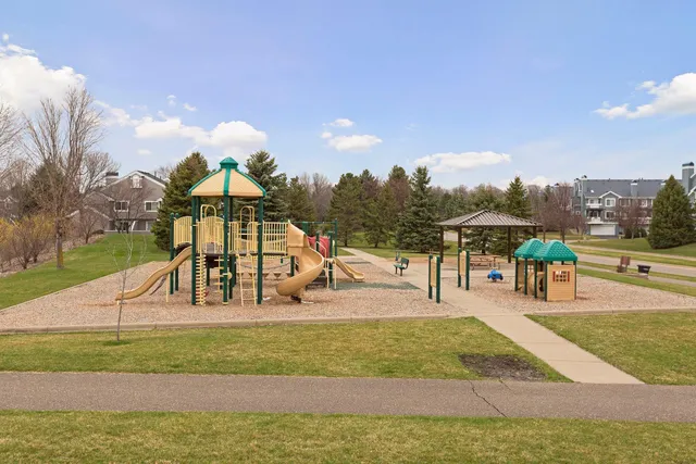 $269,950 | 15625 24th Avenue North, Unit E, Plymouth, MN 55447