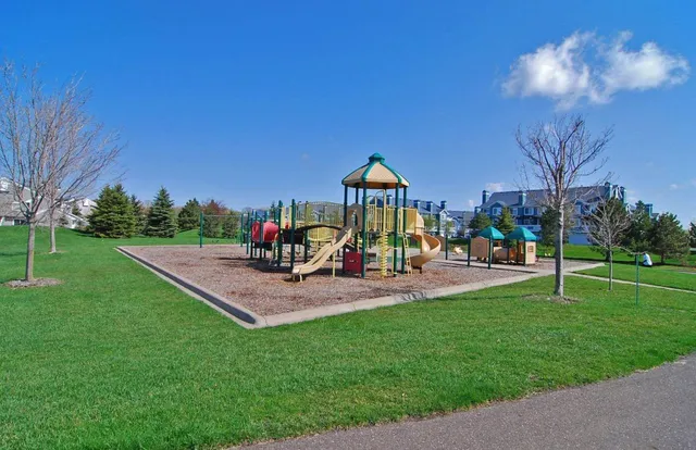 $269,950 | 15625 24th Avenue North, Unit E, Plymouth, MN 55447