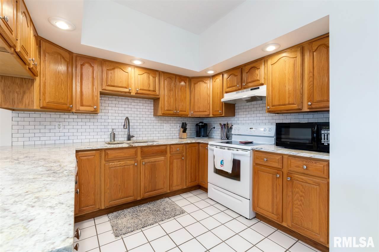 19277 Wells Ferry Road Bettendorf, IA 52722 - Photo 11 of 24 Gallery Image 11