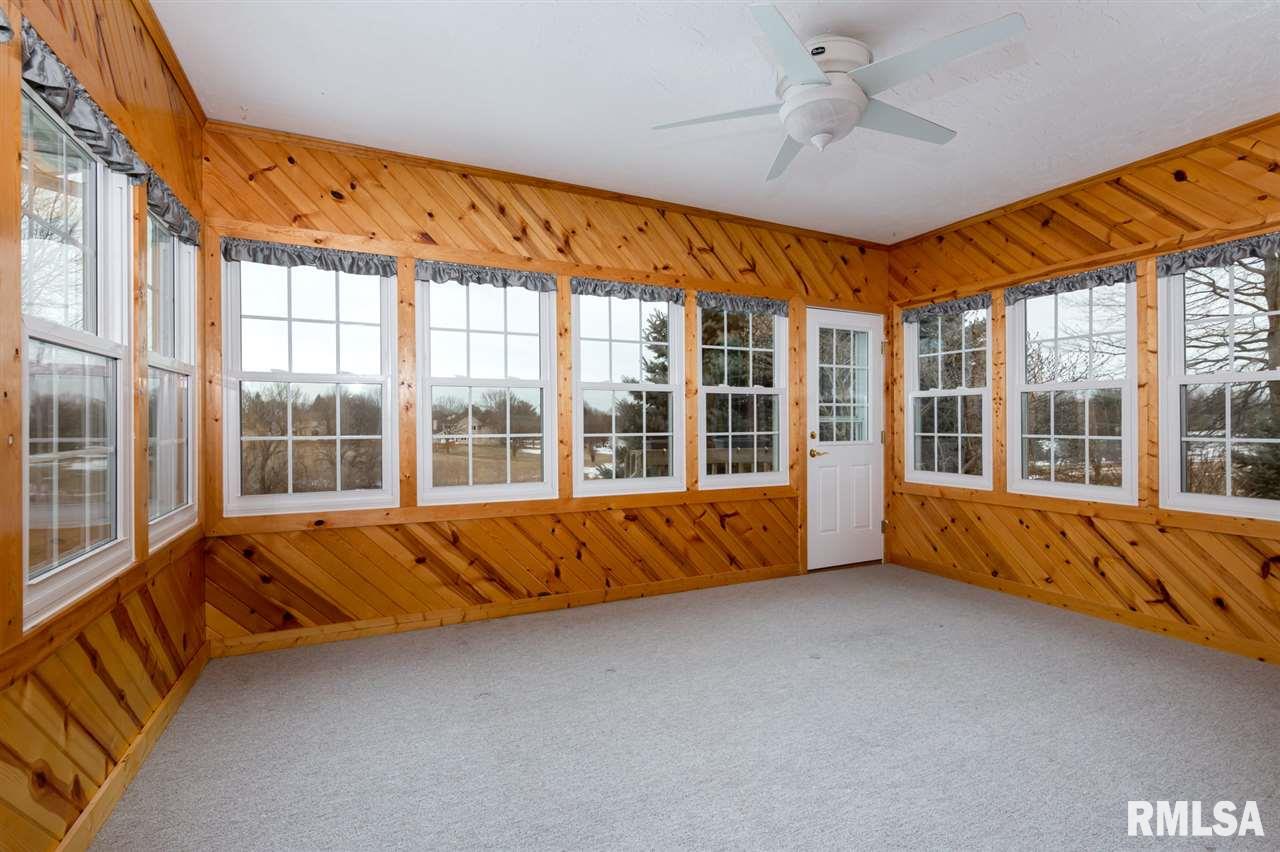 19277 Wells Ferry Road Bettendorf, IA 52722 - Photo 13 of 24 Gallery Image 13