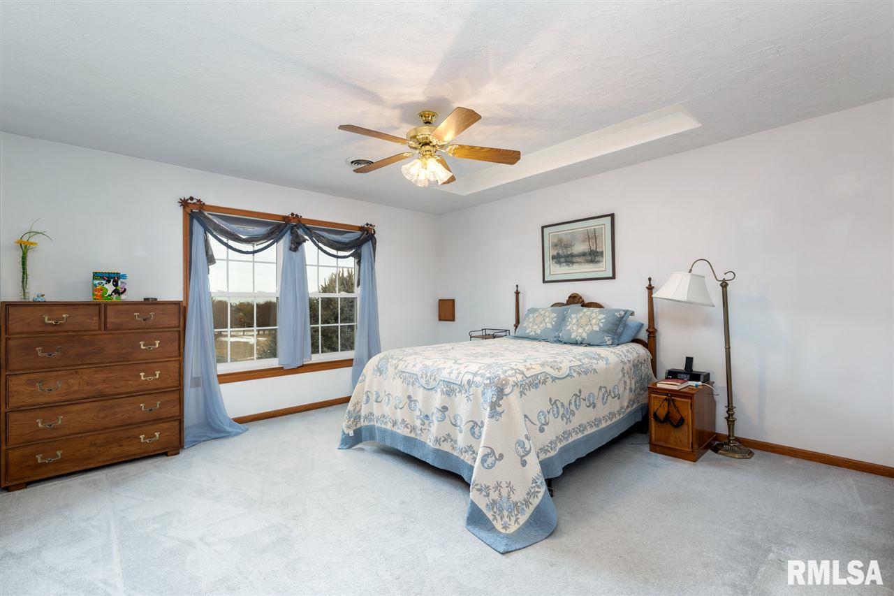 19277 Wells Ferry Road Bettendorf, IA 52722 - Photo 14 of 24 Gallery Image 14