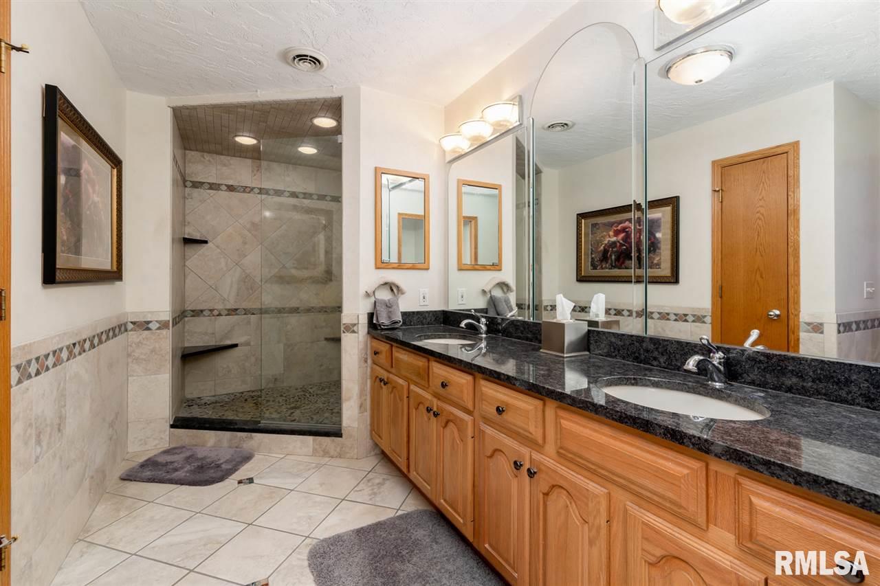 19277 Wells Ferry Road Bettendorf, IA 52722 - Photo 15 of 24 Gallery Image 15