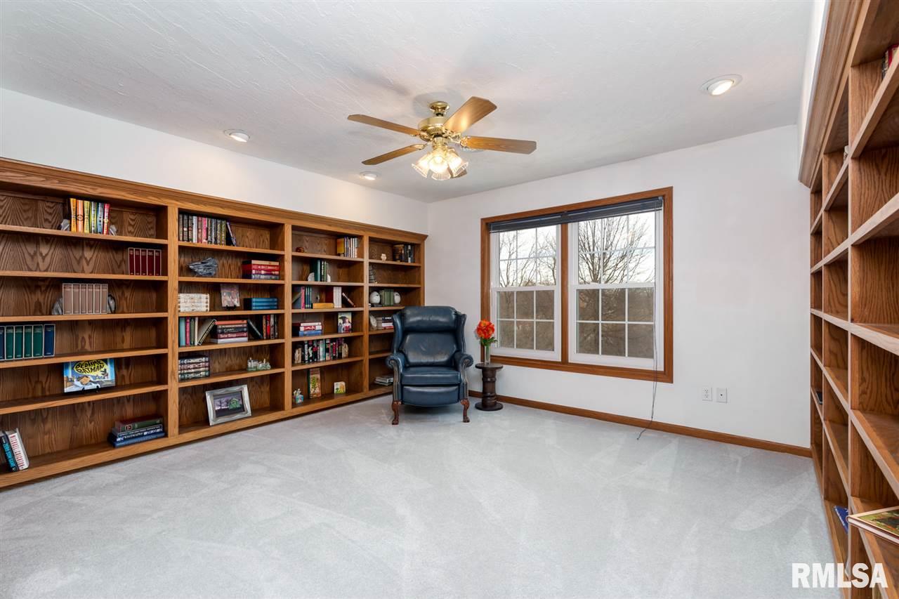19277 Wells Ferry Road Bettendorf, IA 52722 - Photo 16 of 24 Gallery Image 16