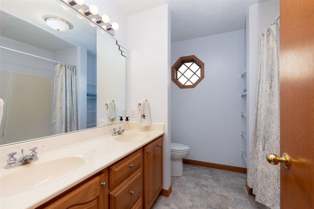 19277 Wells Ferry Road Bettendorf, IA 52722 - Photo 19 of 24 Gallery Image 19