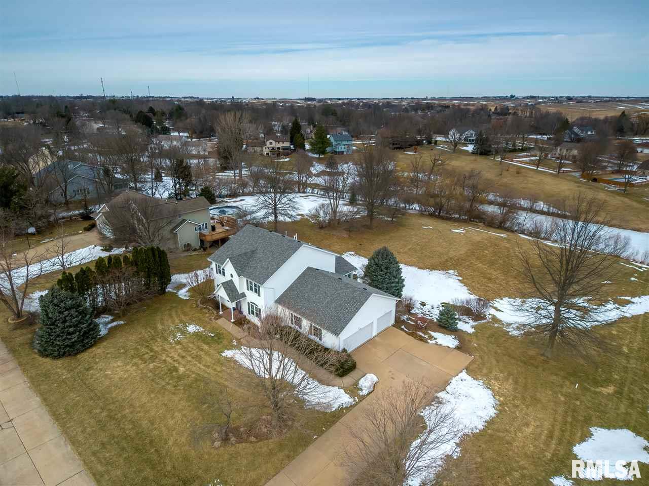 19277 Wells Ferry Road Bettendorf, IA 52722 - Photo 3 of 24 Gallery Image 3