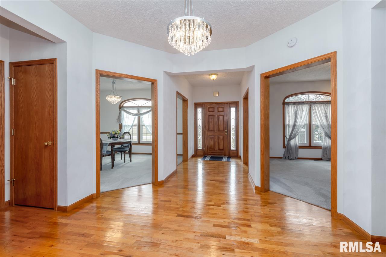 19277 Wells Ferry Road Bettendorf, IA 52722 - Photo 4 of 24 Gallery Image 4