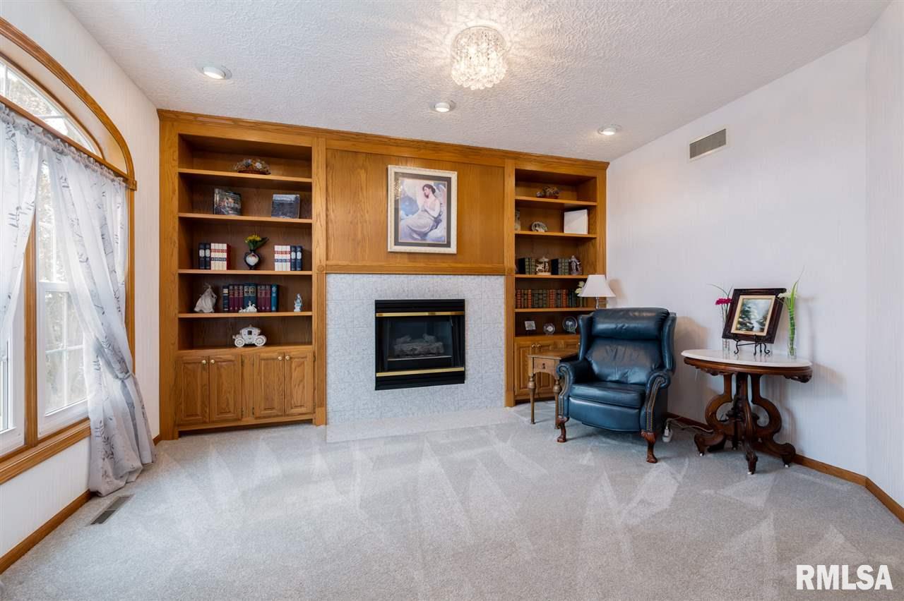 19277 Wells Ferry Road Bettendorf, IA 52722 - Photo 5 of 24 Gallery Image 5