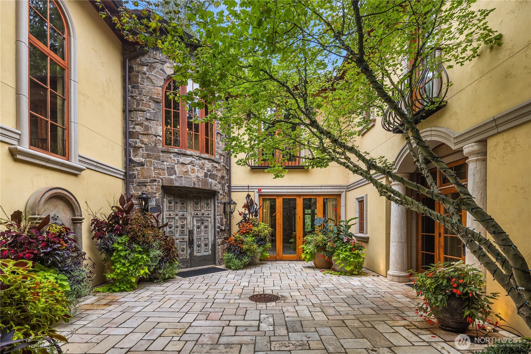 3600 Hunts Point Road Bellevue, WA 98004 - Photo 6 of 14 Gallery Image 6