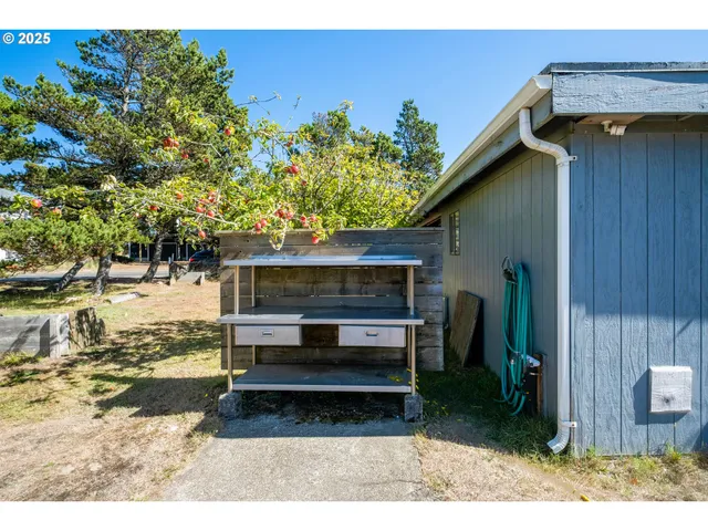 $755,000 | 33520 Cape Kiwanda Drive, Pacific City, OR 97135
